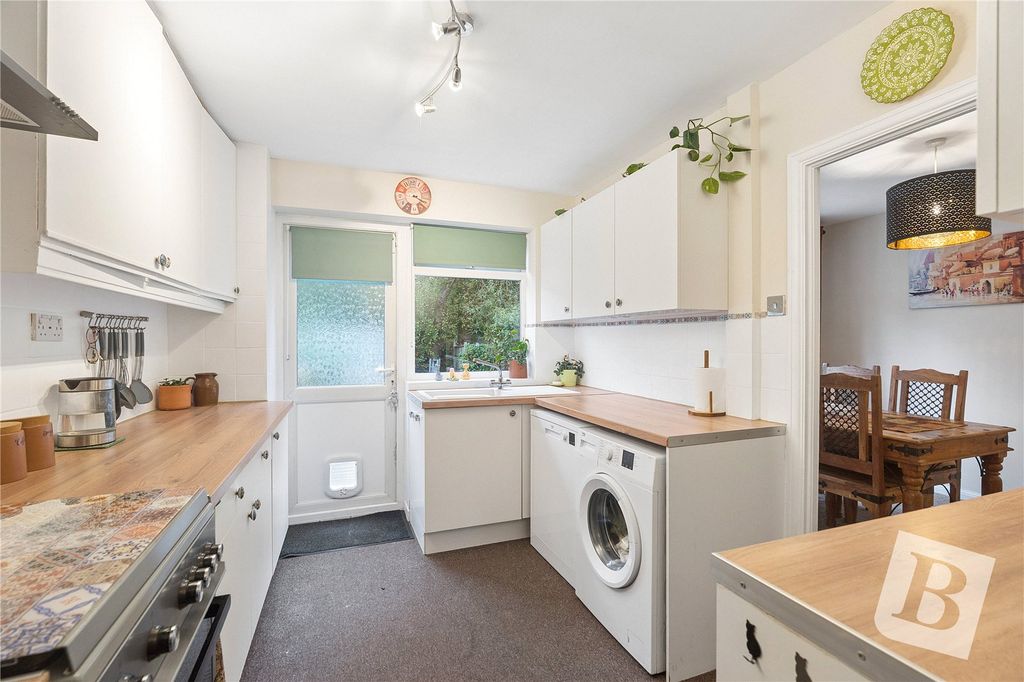 Property photo 2 of 17 Kitchen