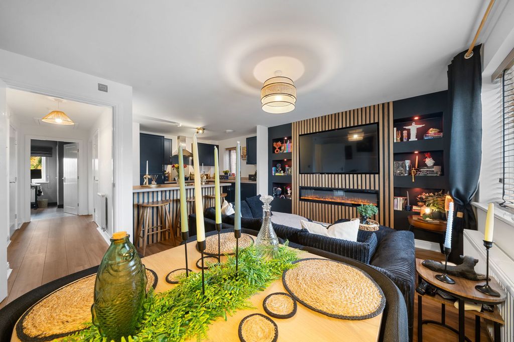 Property photo 3 of 24