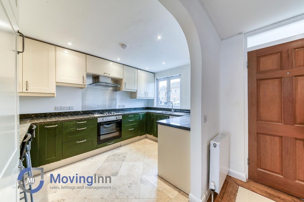 Property photo 3 of 19 Kitchen