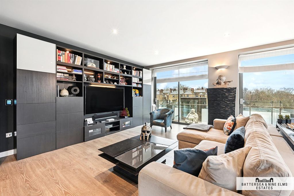 Property photo 2 of 18