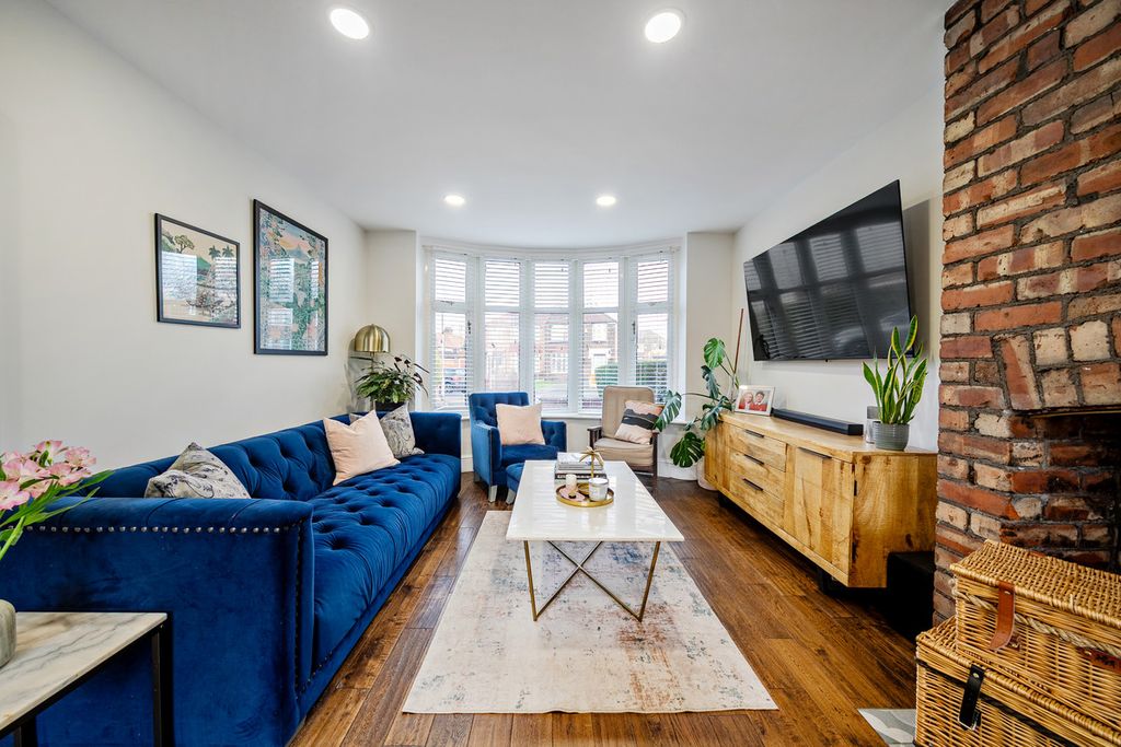 Property photo 2 of 22