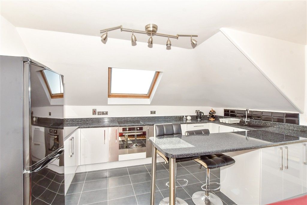 Property photo 3 of 10 Kitchen