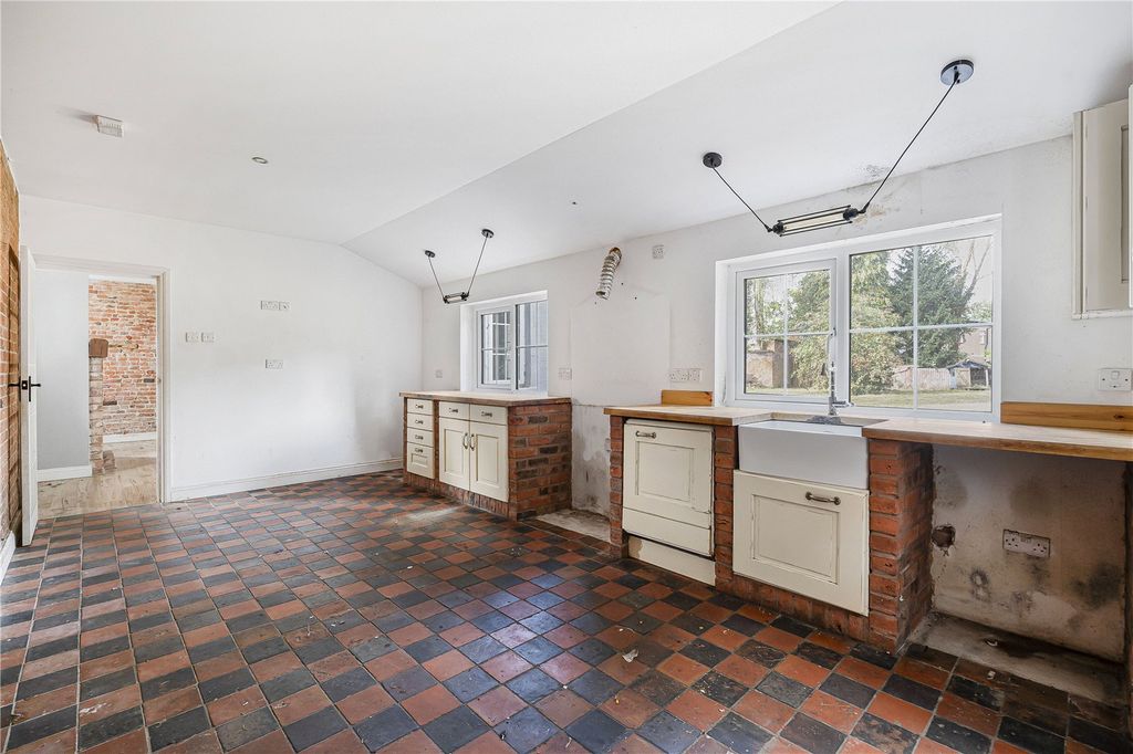 Property photo 2 of 9 Kitchen