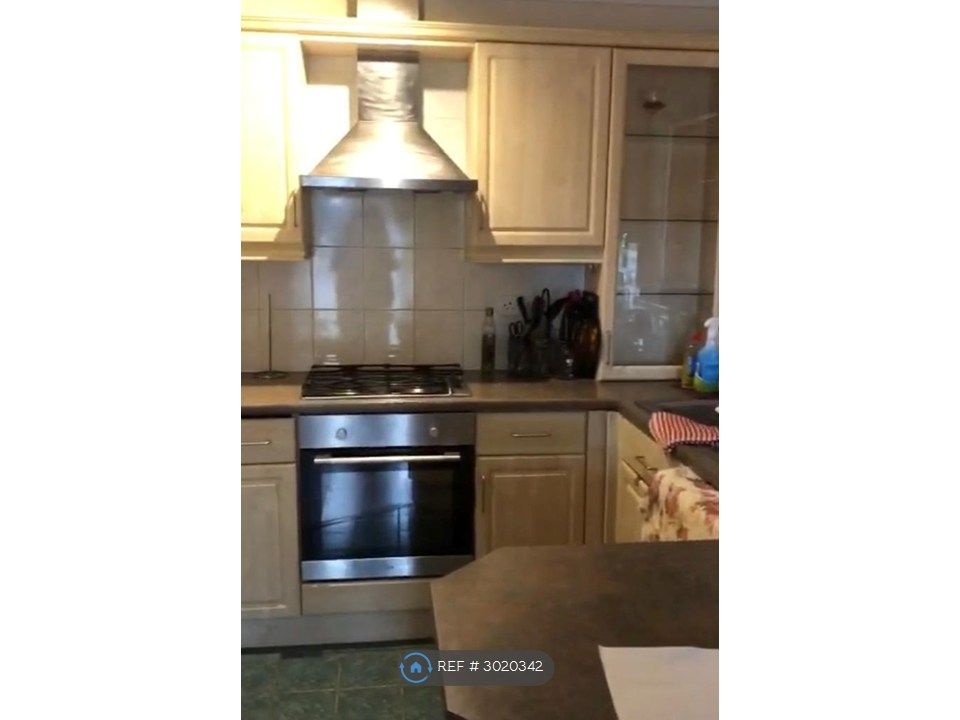 Property photo 3 of 5 Kitchen