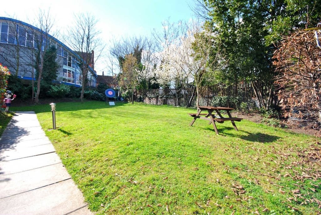 Property photo 3 of 8 Garden