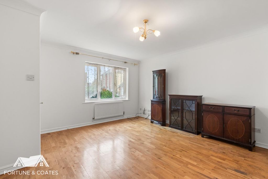 Property photo 2 of 25 Victoriagate_21.Jpg
