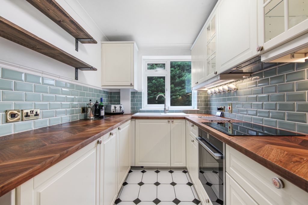 Property photo 2 of 15 9 Canford Close - G8Ivydjoltkxkihxpnsc