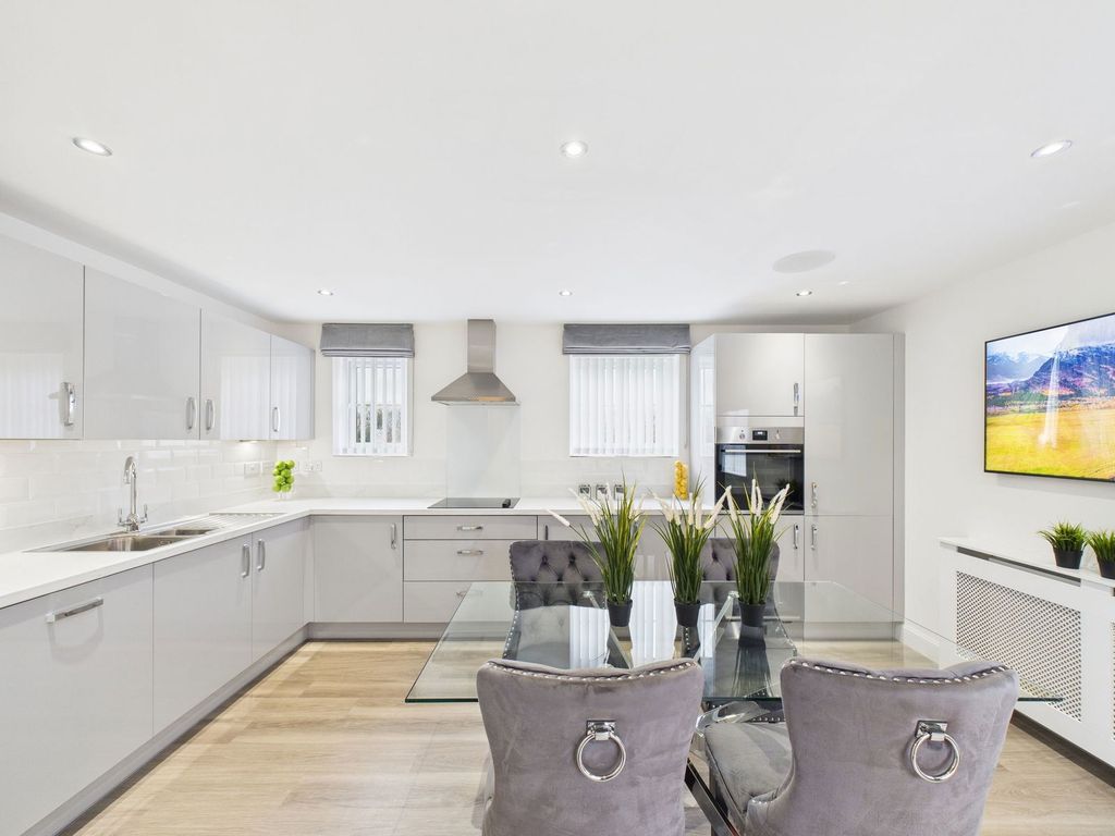 Property photo 3 of 28