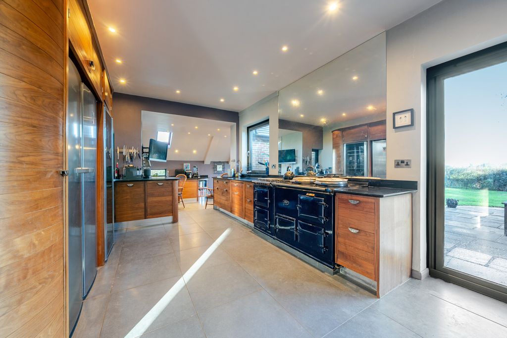 Property photo 3 of 35