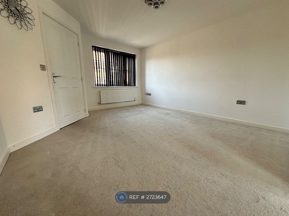 Property photo 2 of 16 Living Room