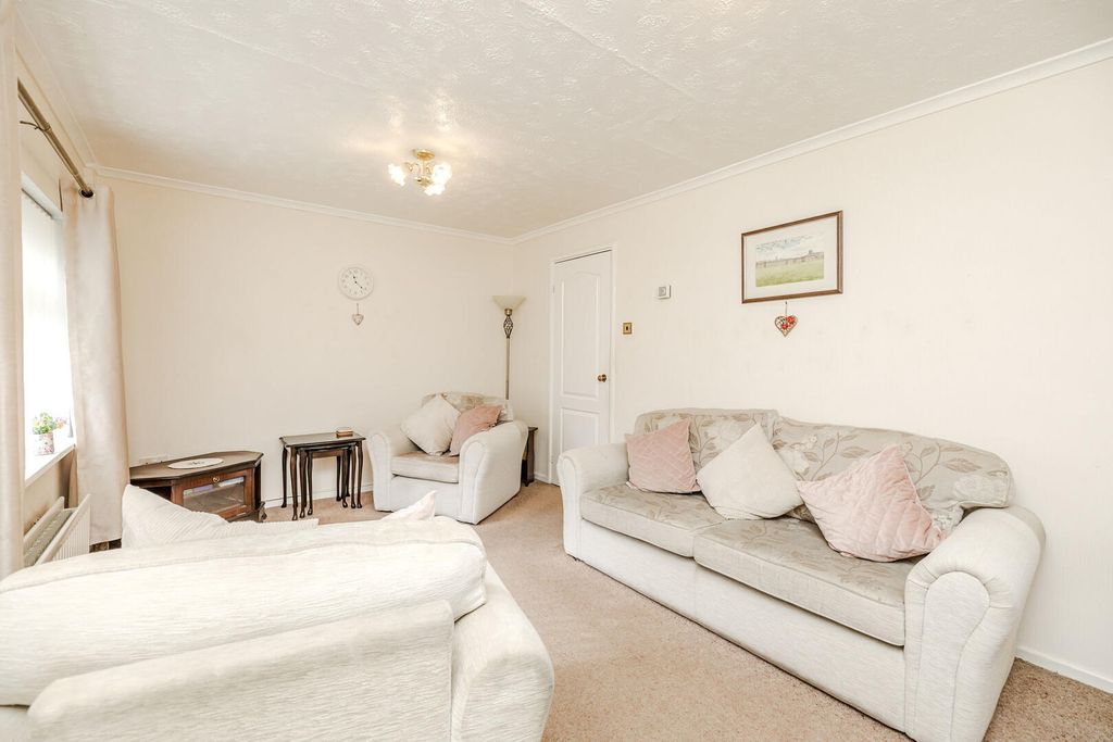 Property photo 3 of 26 Living Room