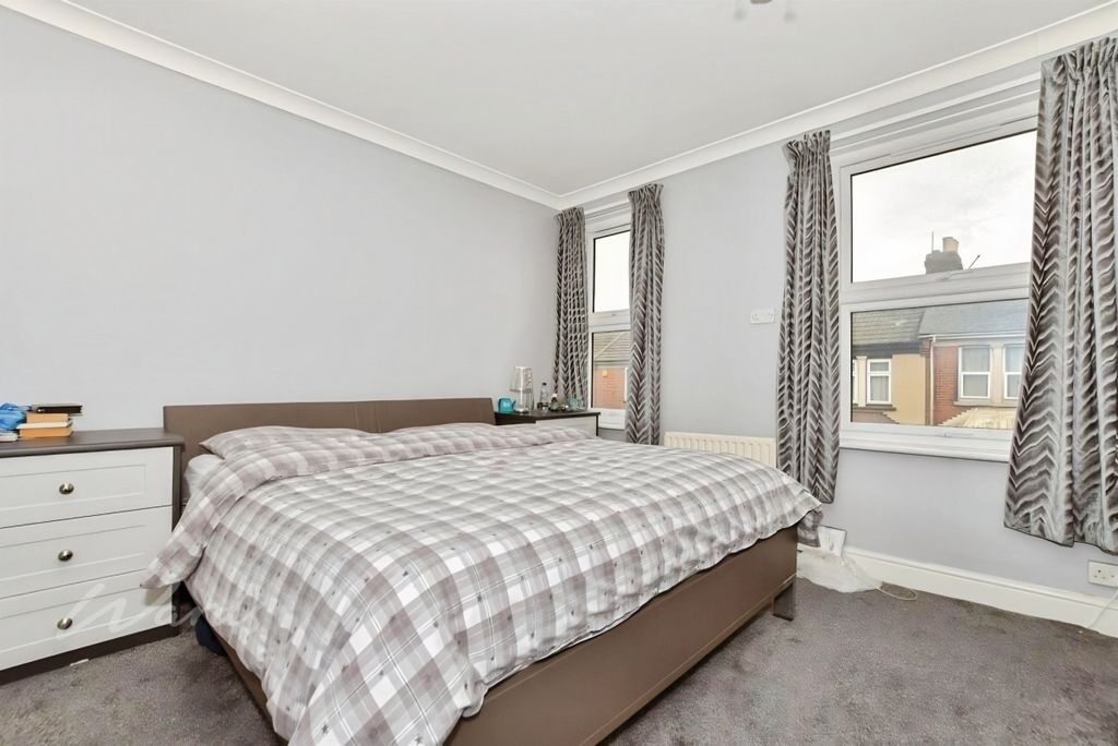 Property photo 3 of 6 Canterbury Bedroom 1