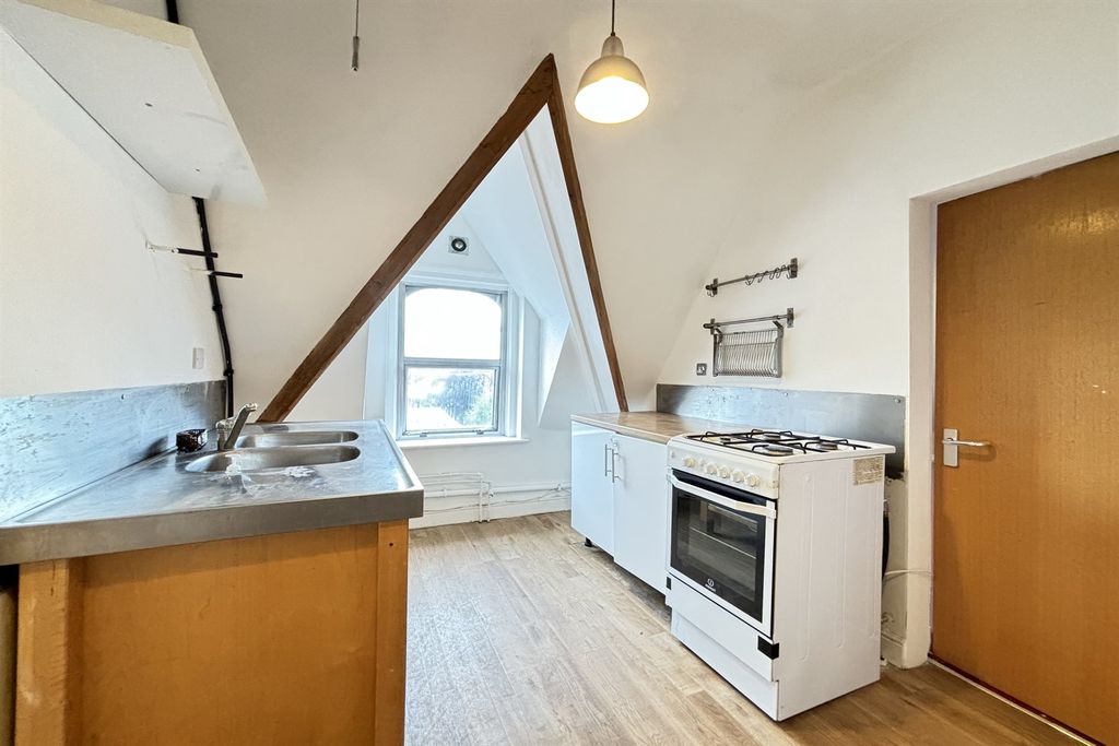 Property photo 3 of 7 Kitchen