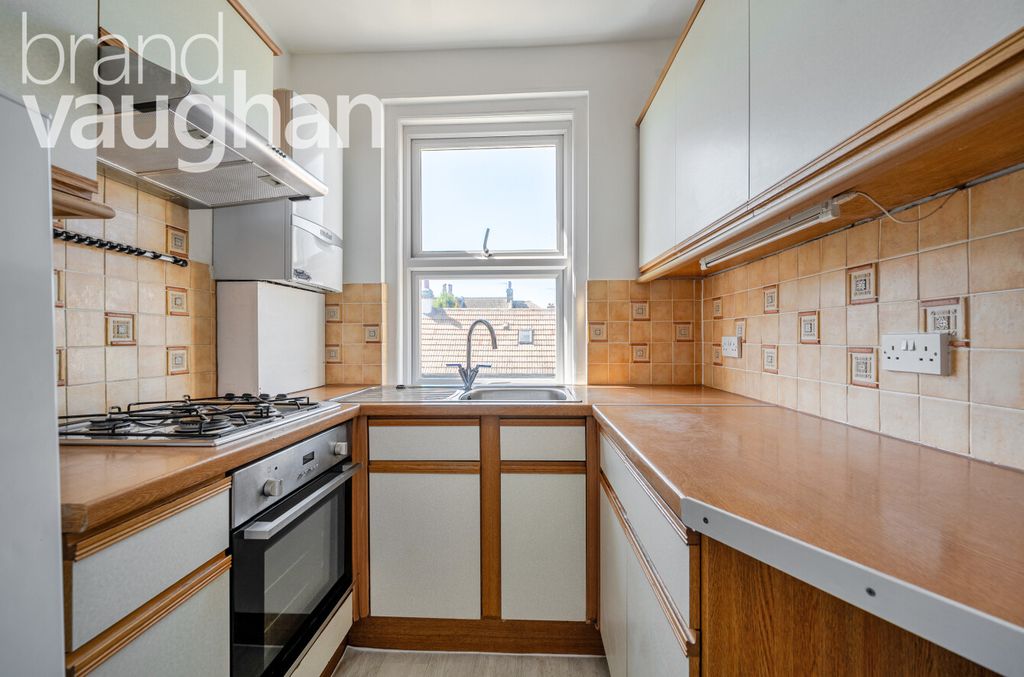 Property photo 2 of 10 Kitchen