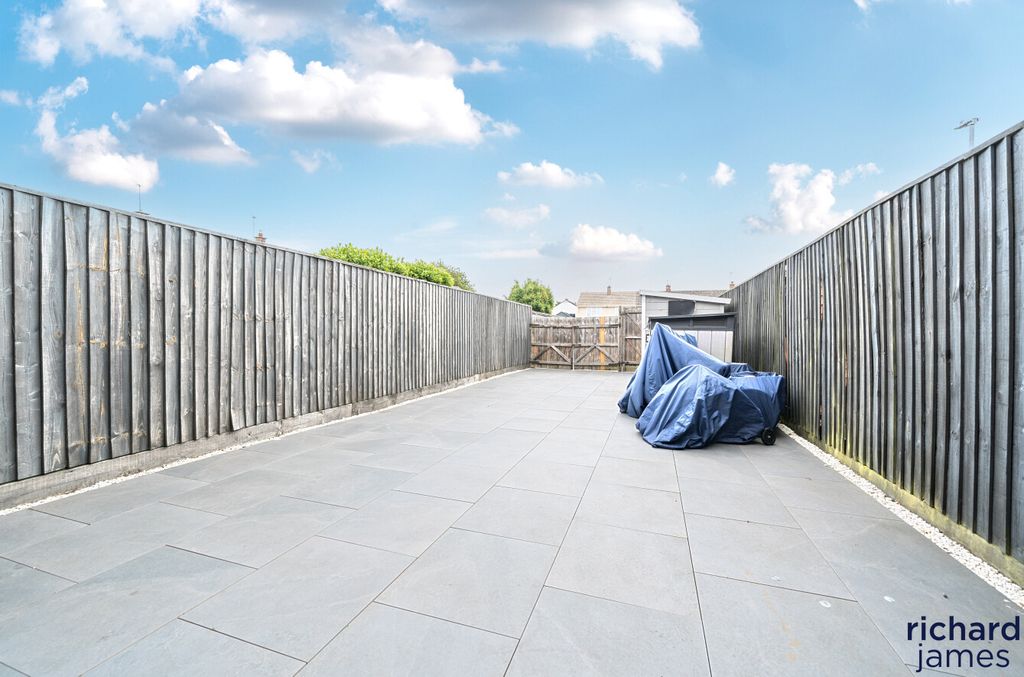 Property photo 2 of 13 8E2E62d8044245F98B959Af100A471Db