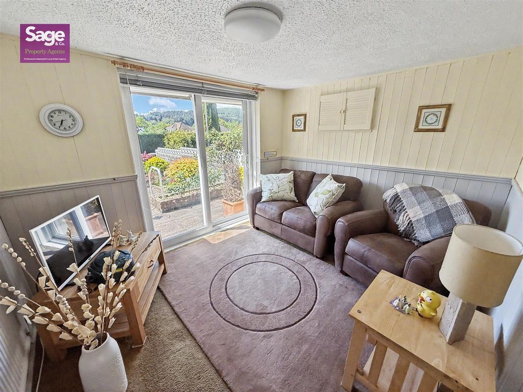 Property photo 2 of 40