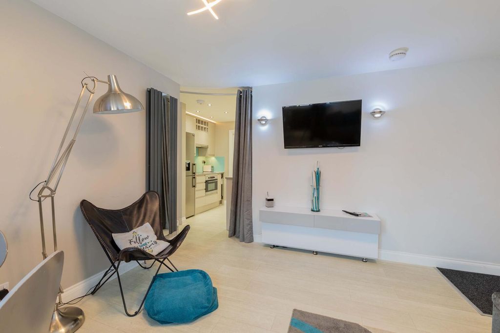 Property photo 2 of 10 Living Room