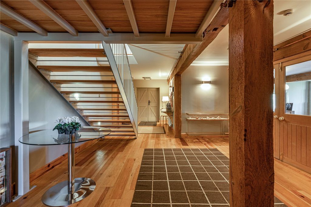 Property photo 2 of 25 Hallway