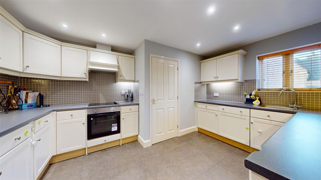 Property photo 3 of 15 Kitchen