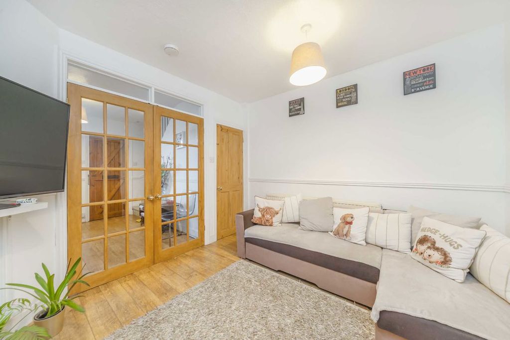 Property photo 3 of 9