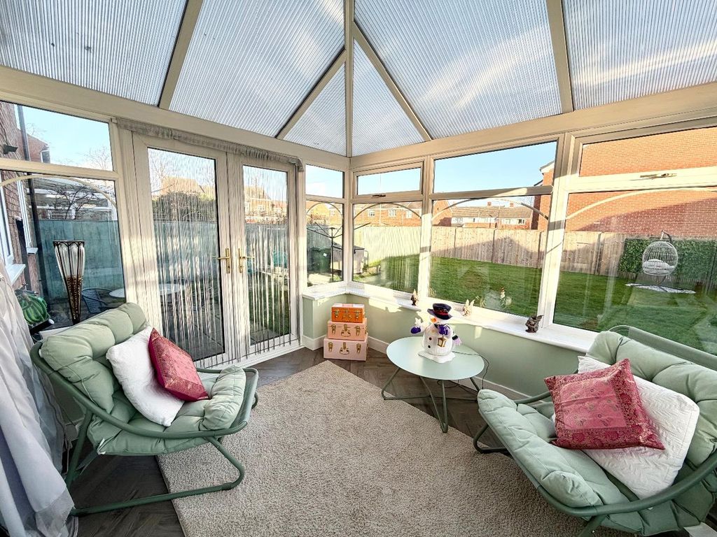 Property photo 2 of 19 Conservatory