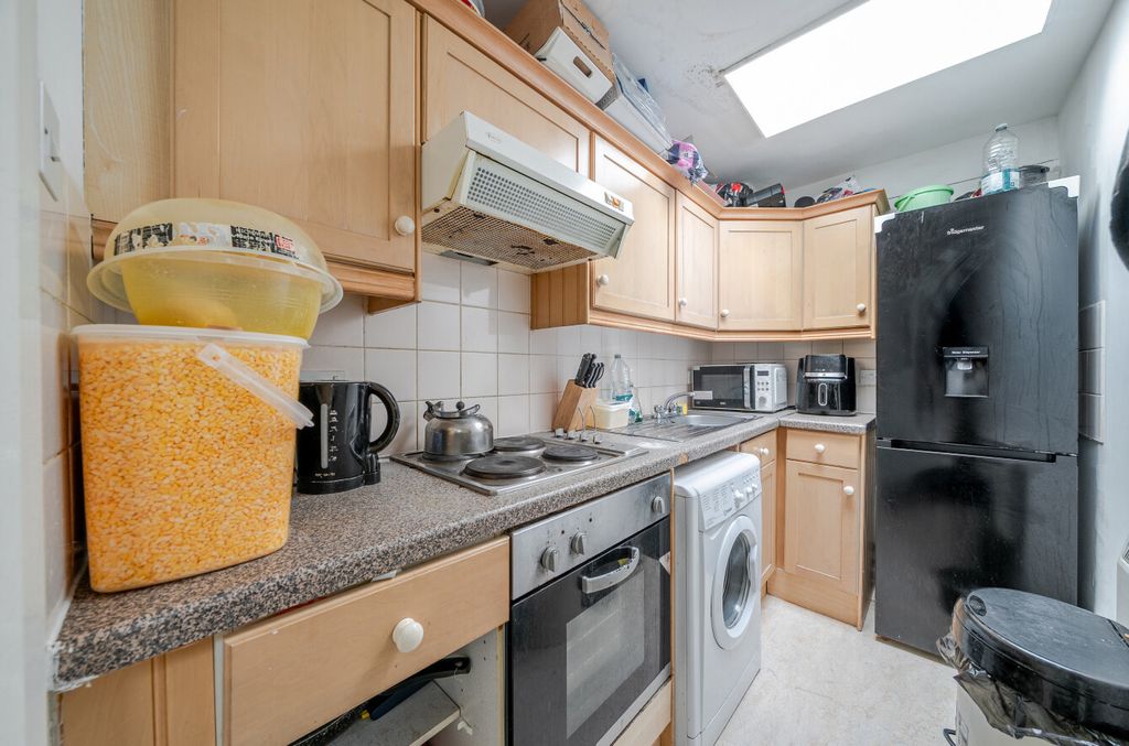 Property photo 3 of 9 Kitchen