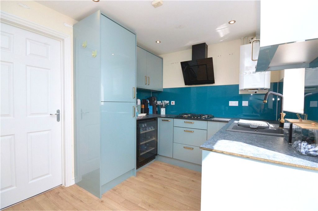 Property photo 2 of 8 Picture No. 30