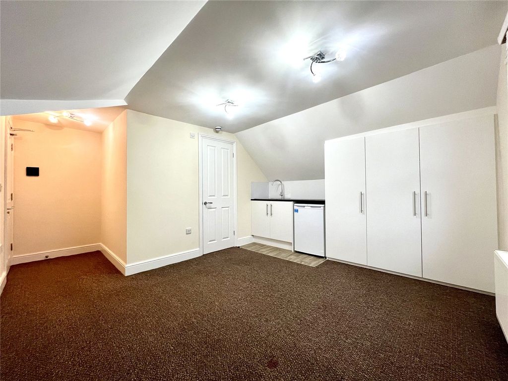 Property photo 3 of 8 Room