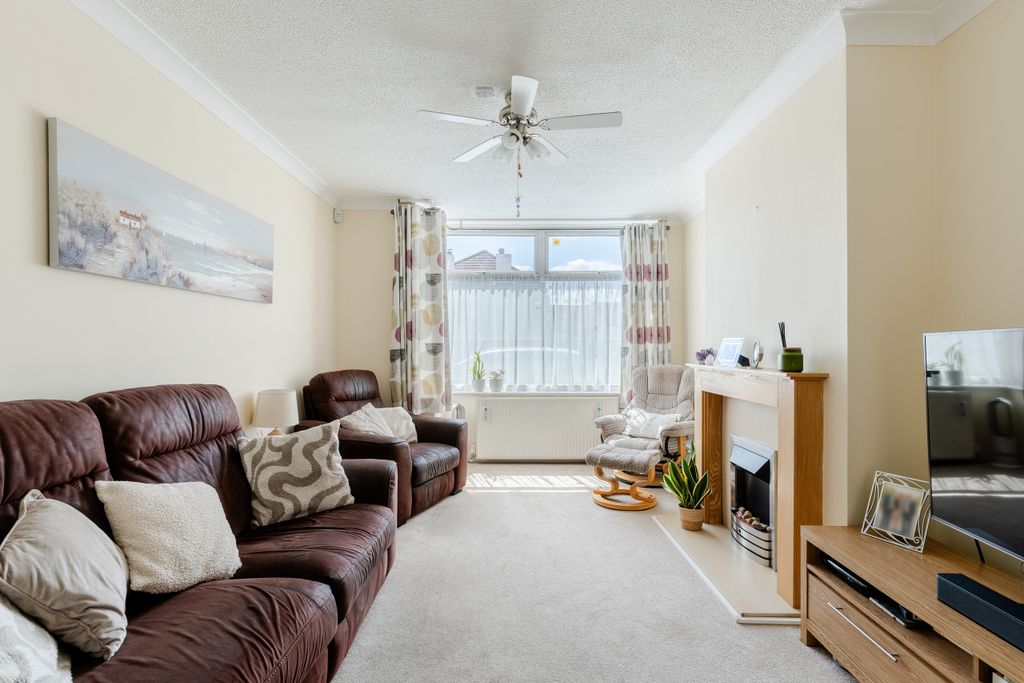 Property photo 2 of 16 A7406278-Hdr-9