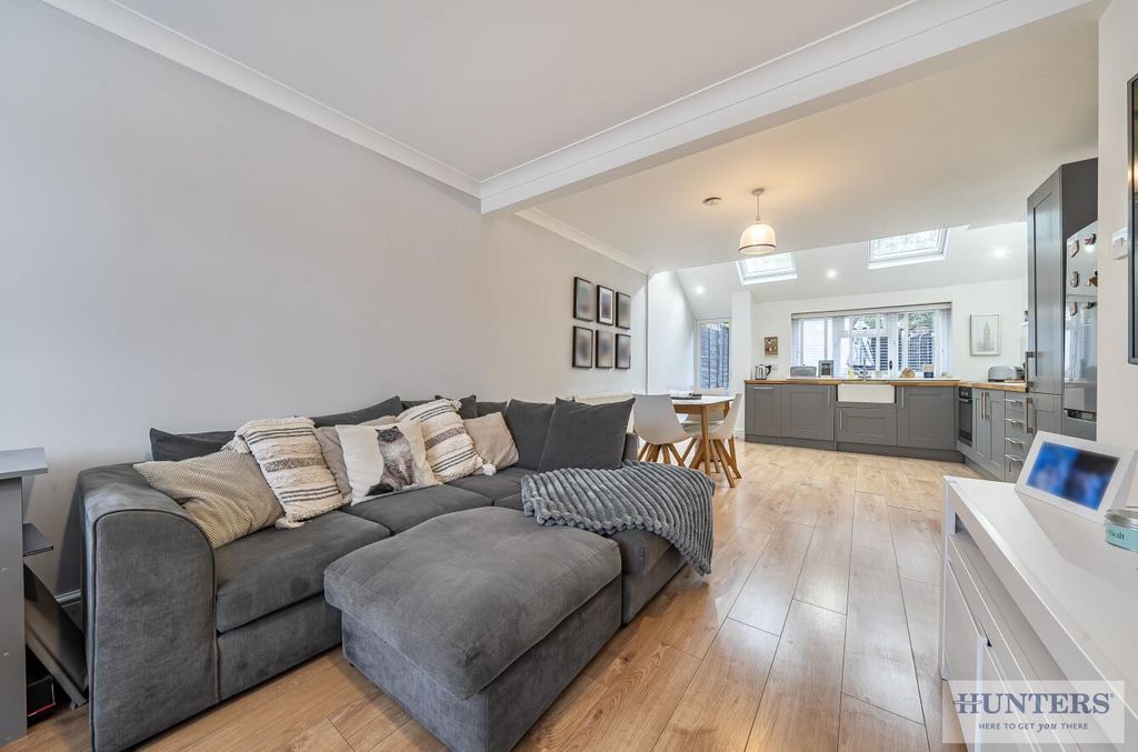 Property photo 3 of 24 9Ccbfedd-27Cf-4F87-B503-A0dc1Ff85c3F.Jpg