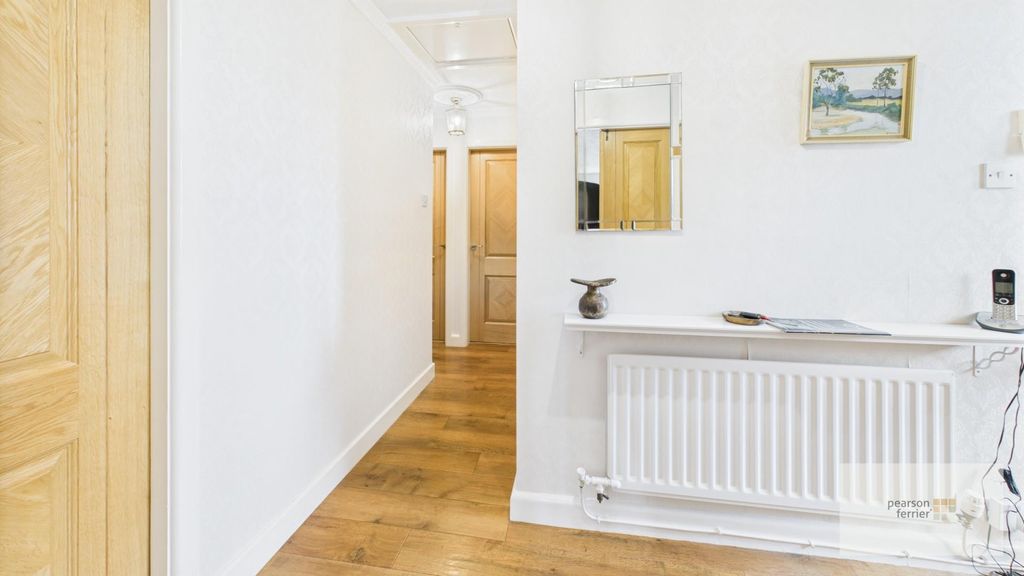 Property photo 3 of 17 Entrance Hall