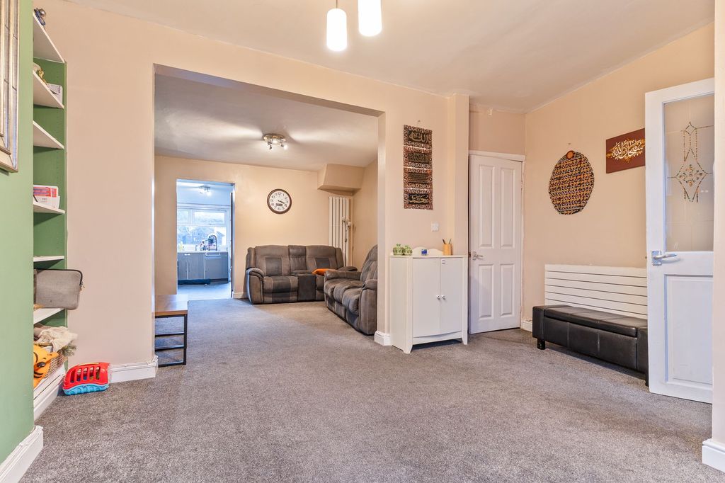 Property photo 2 of 20