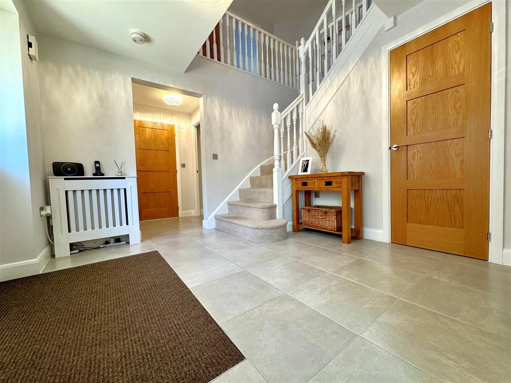 Property photo 3 of 24 Entrance Hall.Jpg