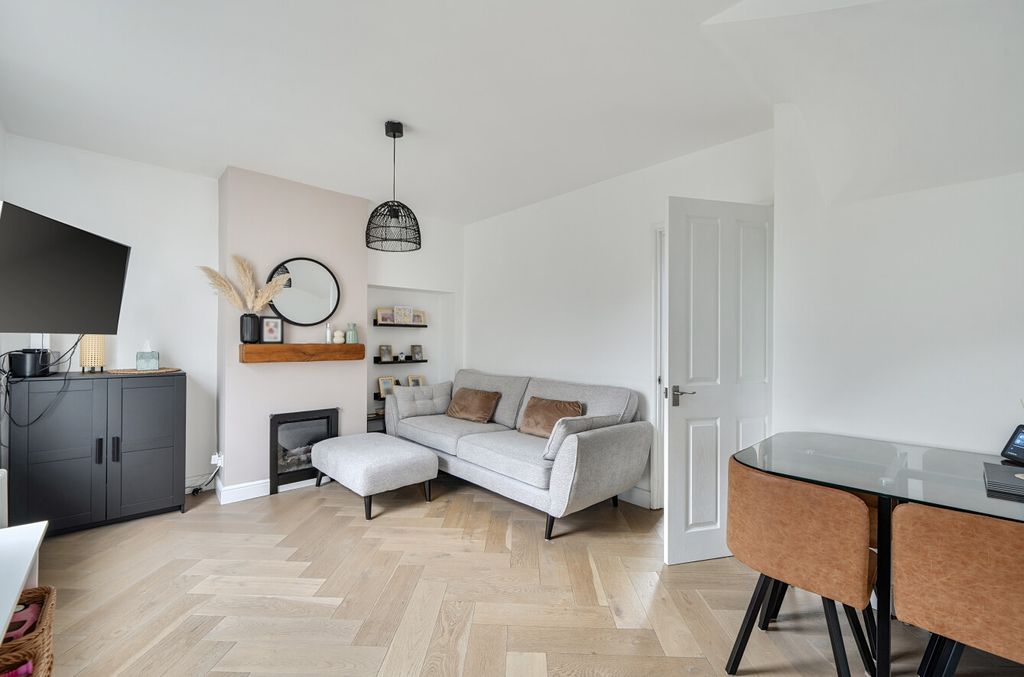 Property photo 2 of 18 1437308-19-69Cbb5...