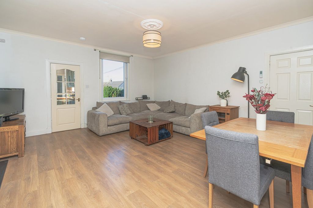 Property photo 2 of 34