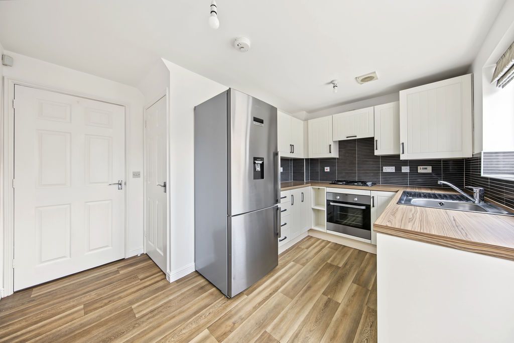 Property photo 2 of 26 Kitchen.