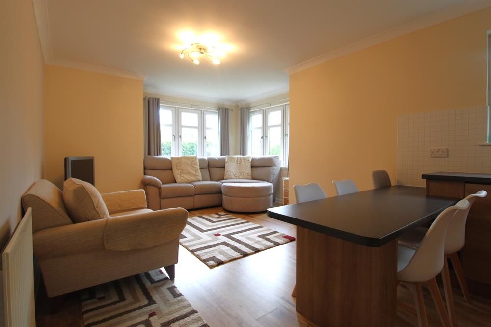 Property photo 2 of 12 Lounge
