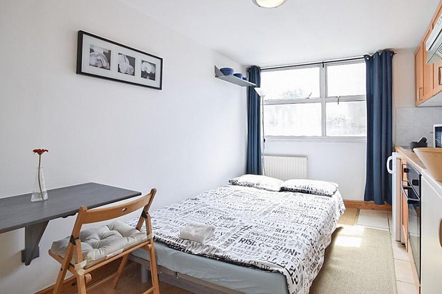 Property photo 1 of 4 Studio To Rent