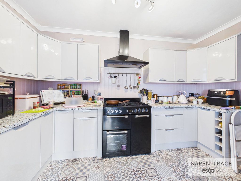 Property photo 3 of 23