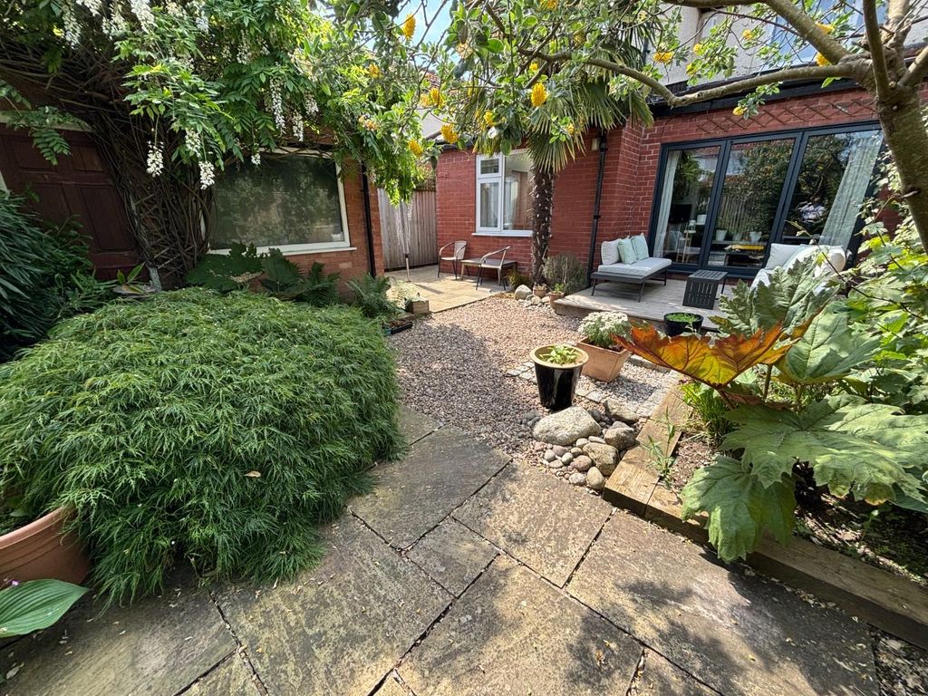 Property photo 2 of 20 Gardens