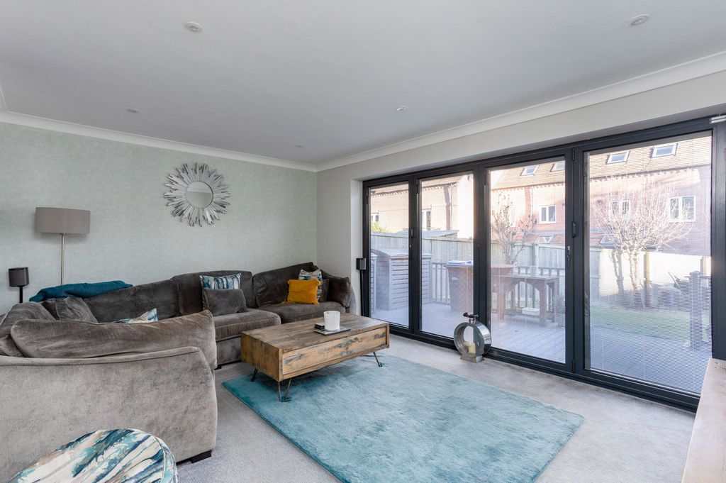 Property photo 3 of 27