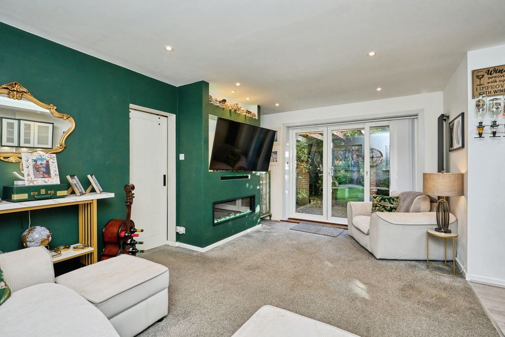 Property photo 3 of 21 Photo