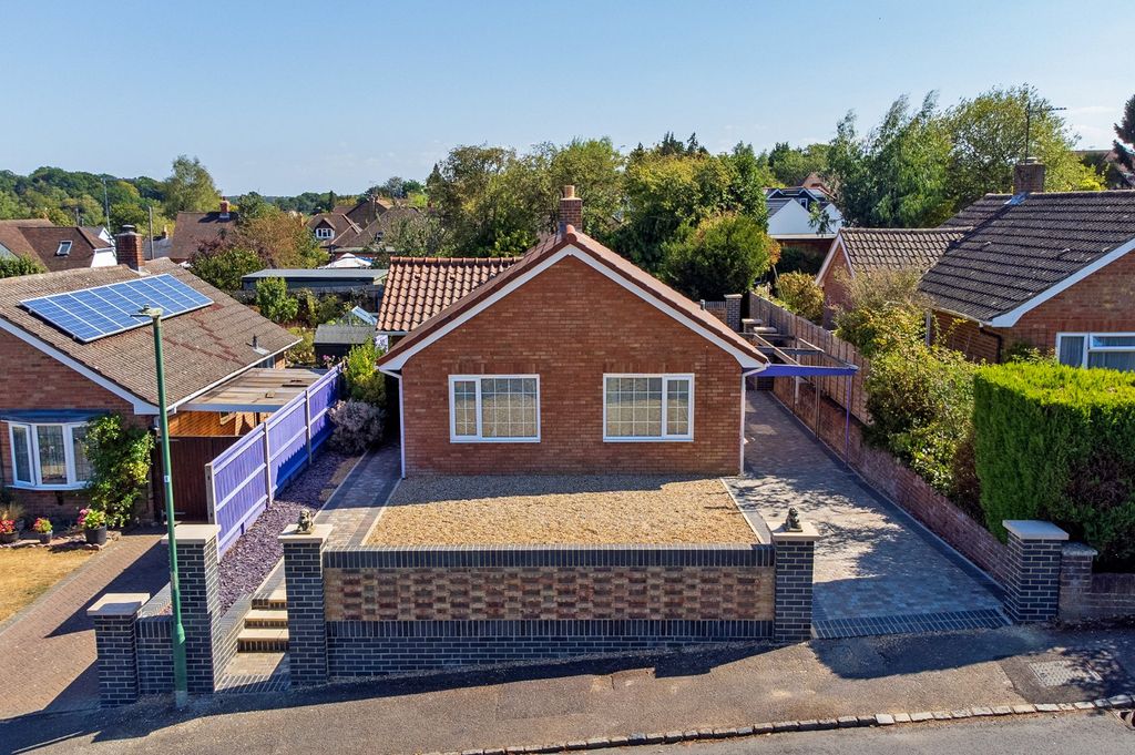 Property photo 2 of 18 Picture No. 12