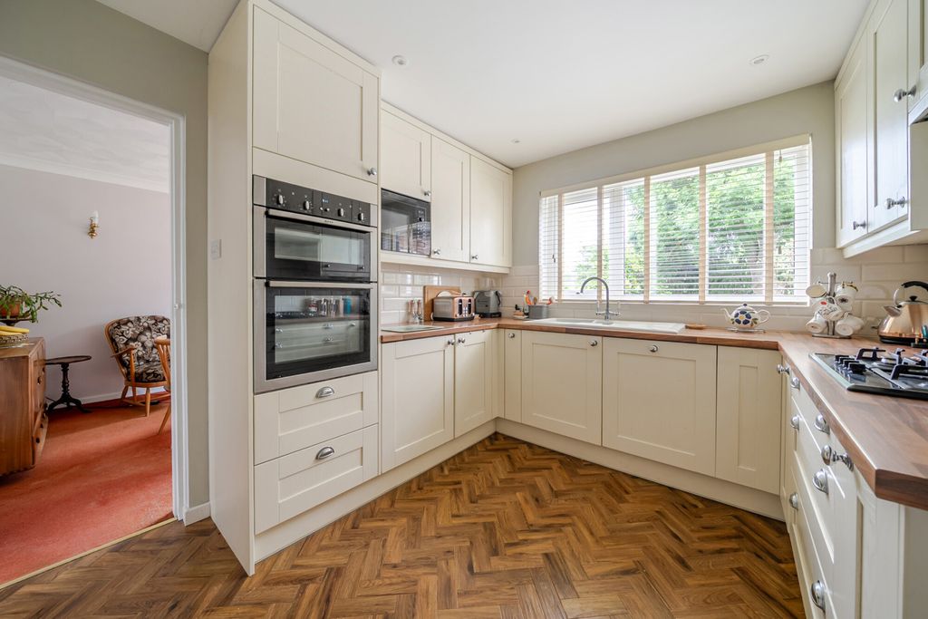 Property photo 2 of 17 1471147-9-6A293cc...