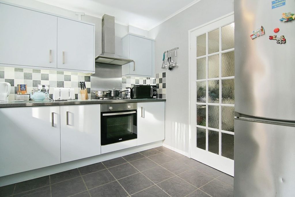 Property photo 2 of 18 Kitchen
