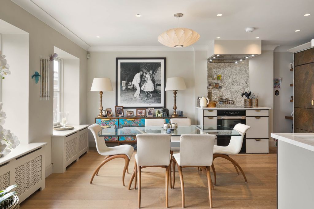 Property photo 2 of 10 Dining