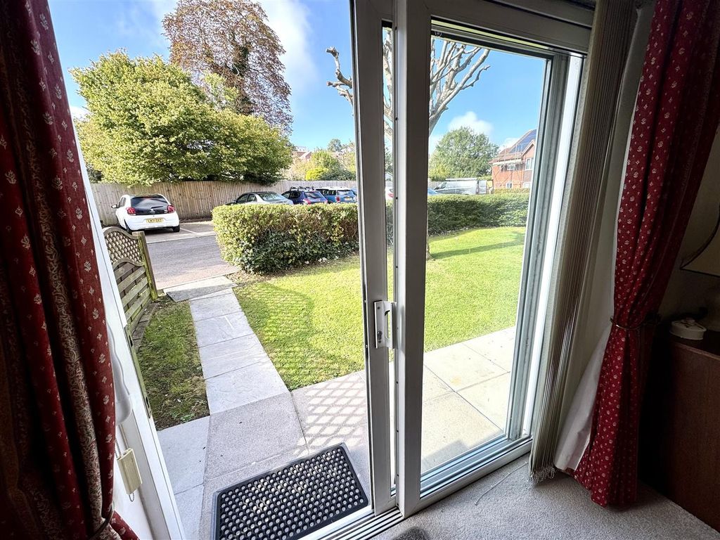 Property photo 3 of 10 Living Room