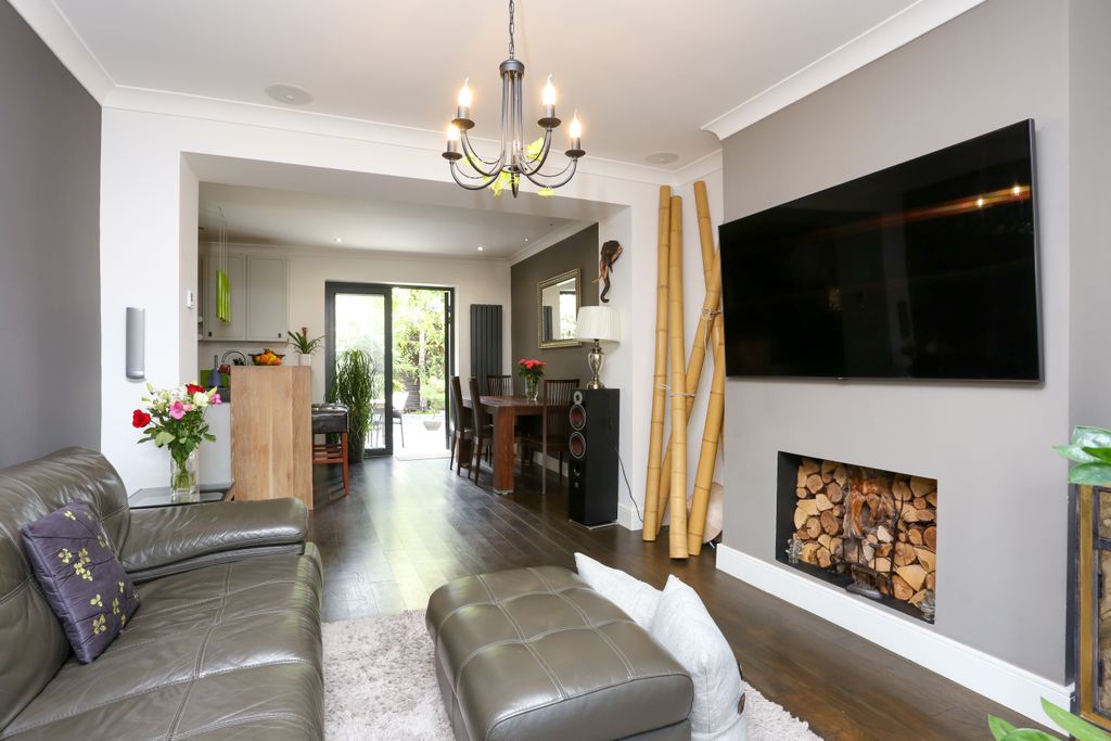 Property photo 2 of 21 2 Russell Road-8.Jpg