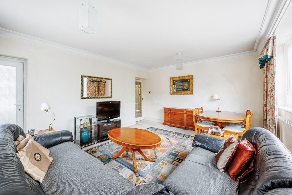 Property photo 2 of 8