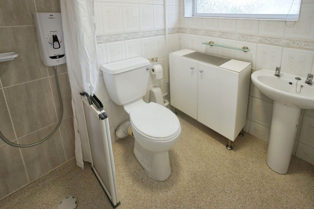 Property photo 3 of 17 Wet Room